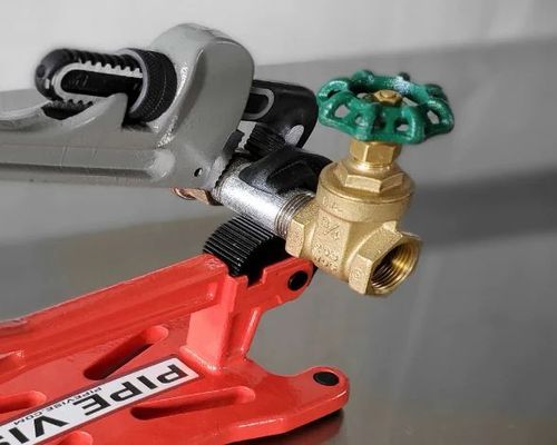 מלחצי צינור ניידים 1.5״ PIPE VISE BIGFOOT