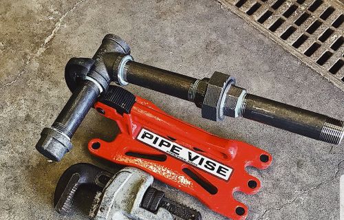 מלחצי צינור ניידים 1.5״ PIPE VISE BIGFOOT