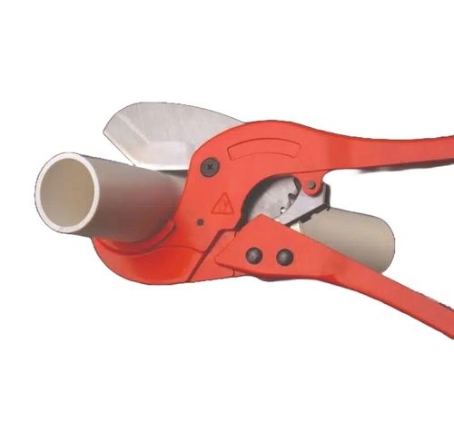 חותך צינורות PVC רצ'ט מקצועי עד 75 מ''מ B-TECH