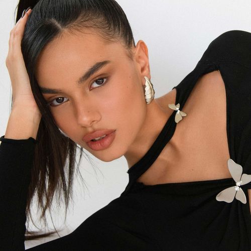 עגיל נוצה-צמוד לאישה