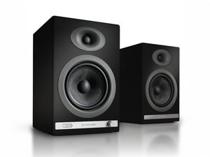 רמקולים מוגברים Audioengine HD5 בגימור עץ שחור