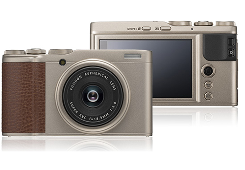 מצלמה דיגיטלית קומפקטית בעלת עדשת זום קבועה מסדרה X מבית FUJIFILM דגם X-F10