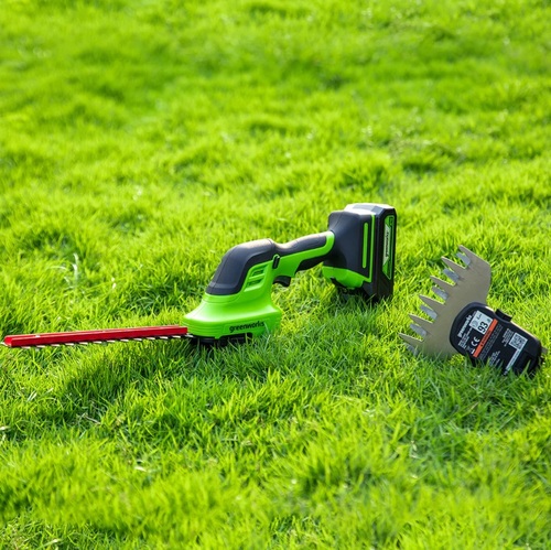 מגזמת שיחים וקוצץ שוליים GREENWORKS 24V דגם G24SHT עם מערכת להבים כפולה לגיזום מדויק