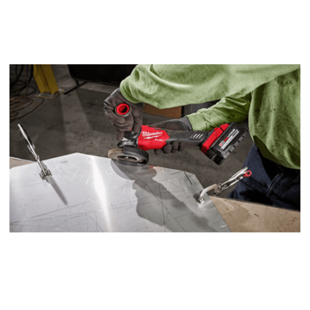 משחזת זווית נטענת Milwaukee M18 FUEL 2889-20 4-1/2 עד 5 אינץ Brushless עם 5 מהירויות וברקס גוף בלבד