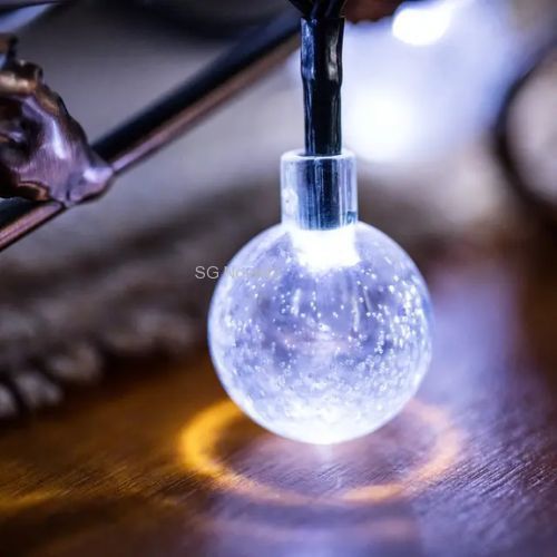 גרילנדת LED סולארית לעיצוב הגינה