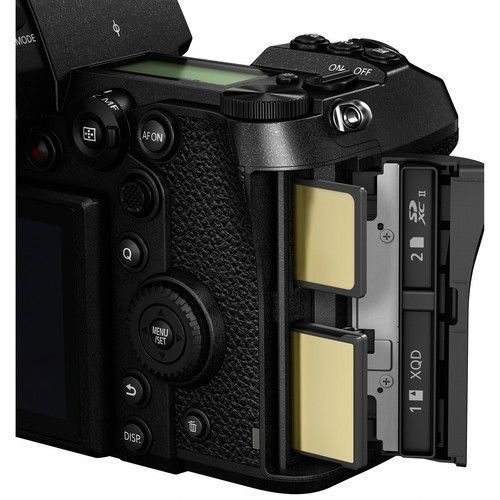  מצלמת מירורלס עם עדשה Panasonic Lumix DC-S1R with 24-105mm 