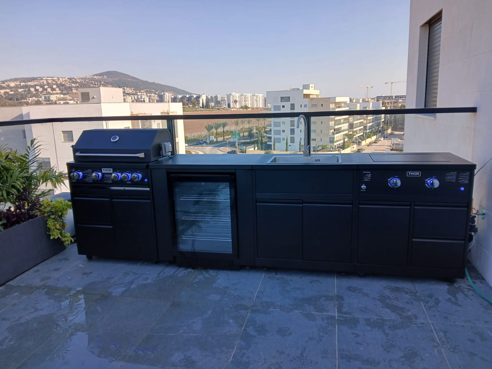 מטבח חוץ שחור  קומפלט מבית – THOR