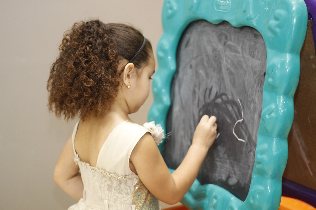 גירים לילדים – איך הם מעודדים התפתחות ודמיון?