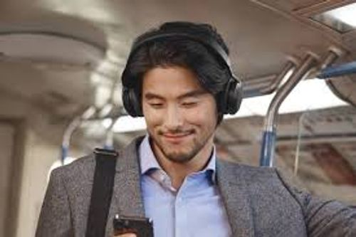 אוזניות אלחוטיות Jabra Evolve2 75​ Link380a MS Stereo StandBlack​