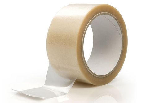 סרט הדבקה חום שקט לסגירת קרטונים במעבר דירה