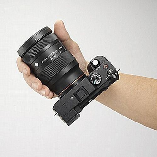 עדשת SIGMA 28-70mm F/2.8 DG DN