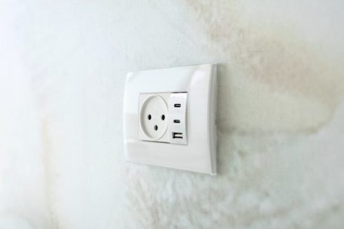 מטען 3 יציאות USB 2C+A PD 20W לבן 1 מודול ניסקו סוויץ’