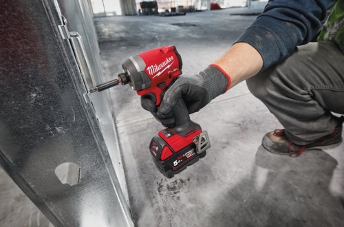מברגת אימפקט Milwaukee M18 FID3 FUEL עם מומנט 226Nm, 4 מצבי עבודה ותאורת LED משולשת