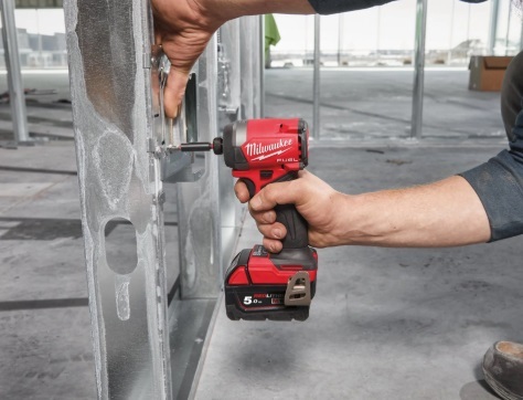 מברגת אימפקט Milwaukee M18 FID3 FUEL עם מומנט 226Nm, 4 מצבי עבודה ותאורת LED משולשת