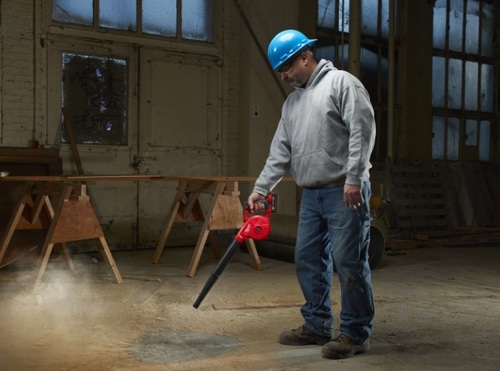 מפוח נטען + סוללה 5 אמפר ומטען - Milwaukee M18 BBL-0 