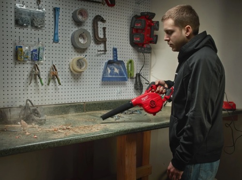 מפוח נטען + סוללה 5 אמפר ומטען - Milwaukee M18 BBL-0 