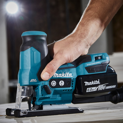 מסור אנכי נטען Makita DJV185 מקצועי עם מנוע brushless, 3 מצבי פנדל, מהירות משתנה ומערכת החלפת להב מהירה