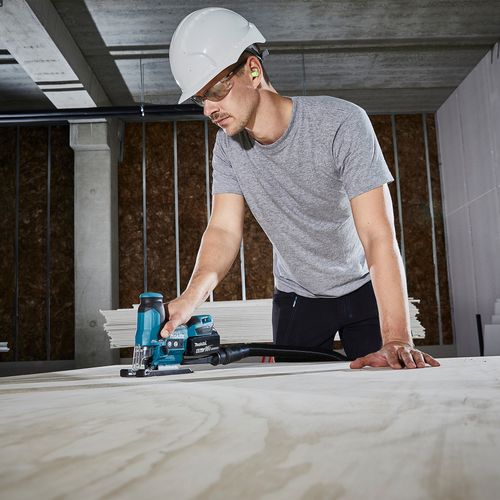 מסור אנכי נטען Makita DJV185 מקצועי עם מנוע brushless, 3 מצבי פנדל, מהירות משתנה ומערכת החלפת להב מהירה