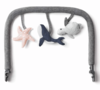 קשת צעצועים לטרמפולינת evolve מבית Ergobaby  – אפור כהה 