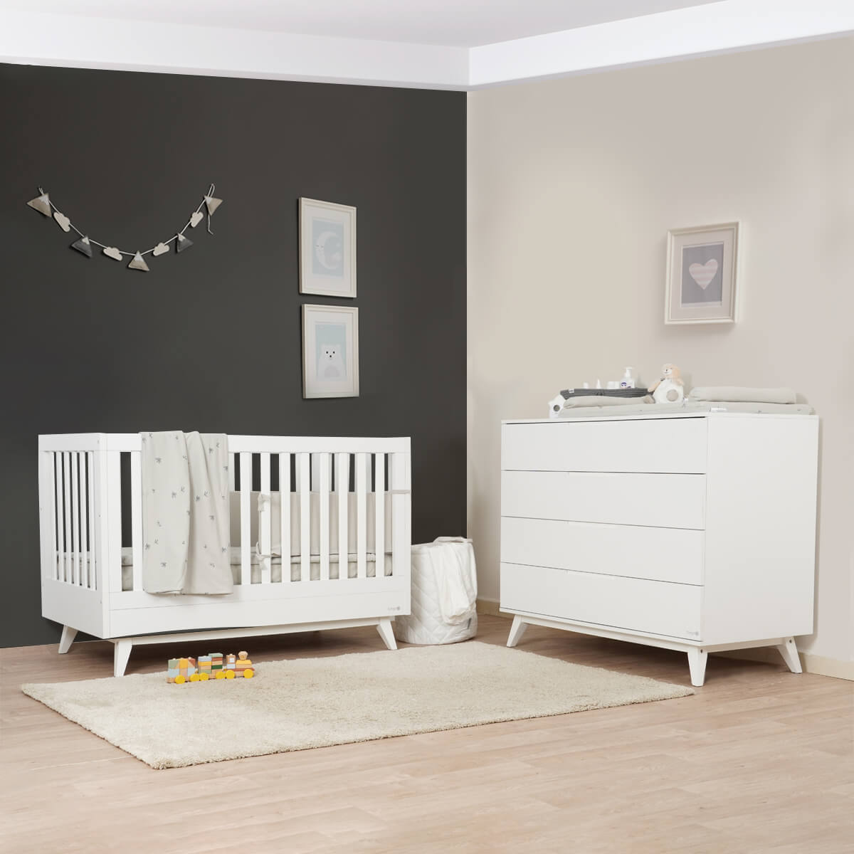 חדר קיילי לבן קלאסי – מייסון לבן קלאסי