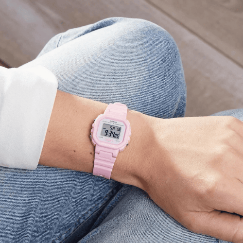 שעון יד דיגיטלי לנשים צבע ורוד Casio LA-20WH-4A1DF