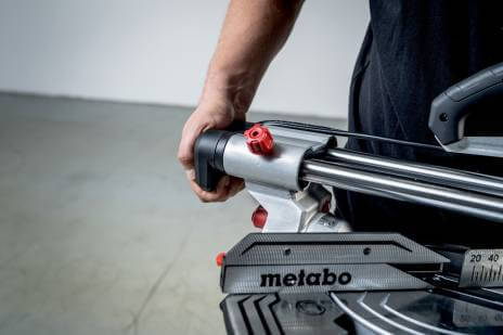 מסור גרונג פנדל 12 אינץ 305 מ"מ Metabo KGS 305 M בהספק 1600W לחיתוך מדויק