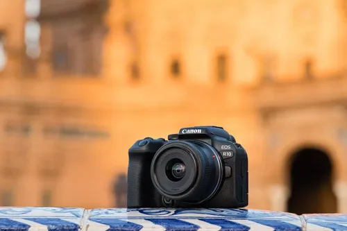 מצלמה ללא מראה הכוללת עדשה CANON EOS R 50BK+ RF S 18-45MM