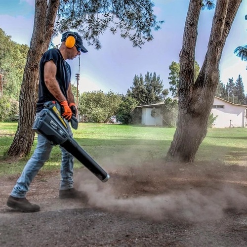 מפוח עלים עוצמתי 40V מבית האנטר הכולל זוג סוללות 5A ומטען כפול HUNTER 