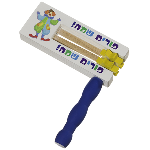 רעשן מעץ רקע לבן צבעוני