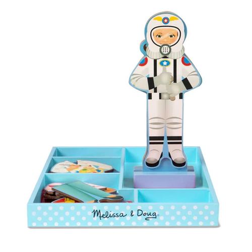סט הלבשה מגנטי מעץ ג'וליה מבית מליסה ודאג Melissa and Doug