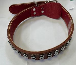 קולר עור חום עם ניטים 