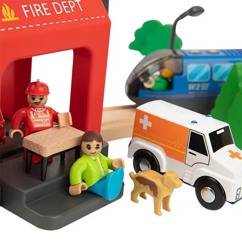 סט רכבת ענק מעץ עם עמדת כיבוי אש 