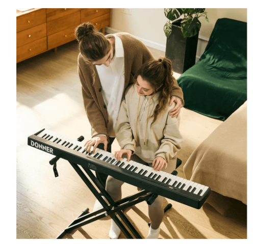 פסנתר חשמלי מתקפל נטען 88 קלידים DP10 עם אלמנט הטאץ' + חיבור BLUETOOTH כולל תיק ופדל ססטיין EC6856 מבית DONNER