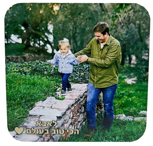 תמונה על מתכת 20x20 מודבקת על מעמד עץ