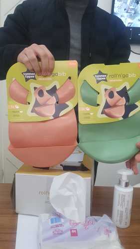 סינר סיליקון _ Tommee Tippee - Roll 'N' Go Bib  
