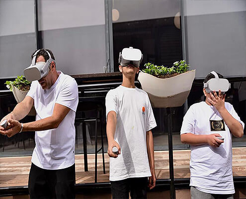 עמדת מציאות מדומה VR