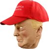 כובע אדום MAKE AMERICA GREAT AGAIN עם מסיכה של טראמפ