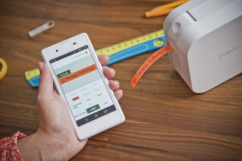 מדפסת מדבקות קומפקטית Brother P-Touch Cube PT-P300BT