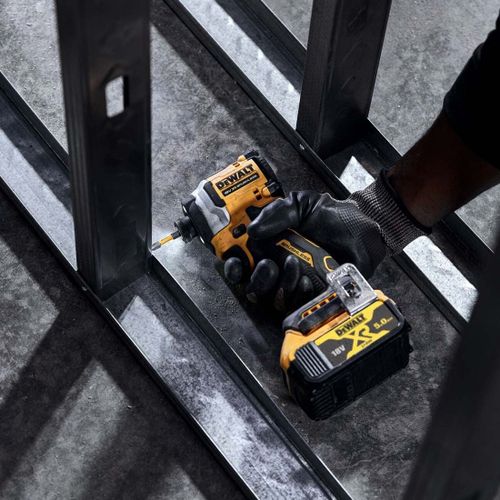 מברגת אימפקט נטענת DEWALT DCF850N 18V XR ATOMIC - גוף קומפקטי 101 מ
