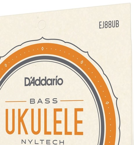 זוית נוספת D'Addario EJ88UB Bass Ukulele Set