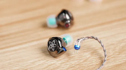Fiio FH11 אוזניות איניר עם שני דרייברים