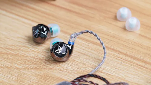 Fiio FH11 אוזניות איניר עם שני דרייברים
