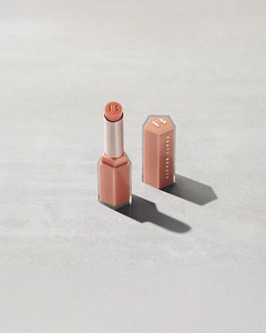 אודם גלוס פנטי ביוטי Gloss Bomb Stix High-Shine Gloss Stick