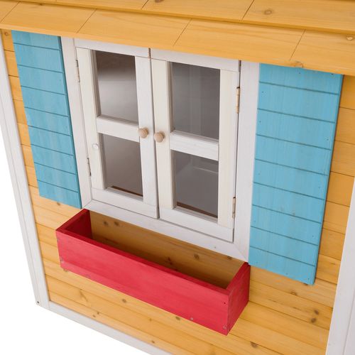 בית עץ לחצר או מרפסת עם דלת וחלונות