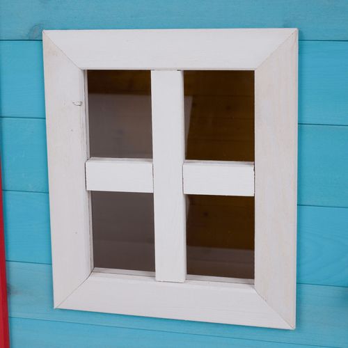 בית עץ לחצר או מרפסת עם דלת וחלונות