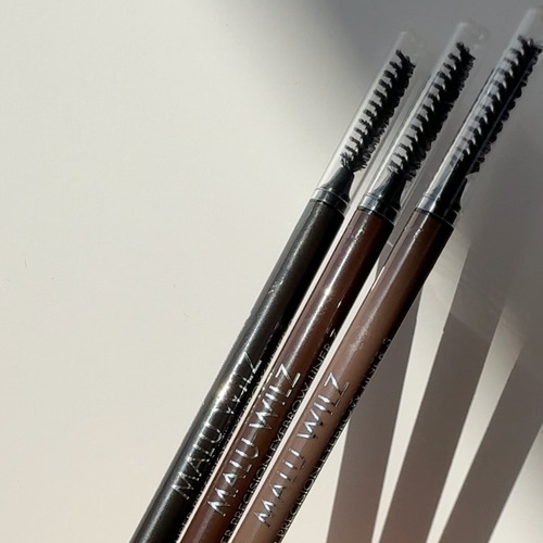 עיפרון גבות סופר דק מלו ווילז  SUPER PRECISION EYEBROW LINER  Malu Wilz