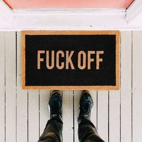 שטיח כניסה עם מסר חד Fuck Off