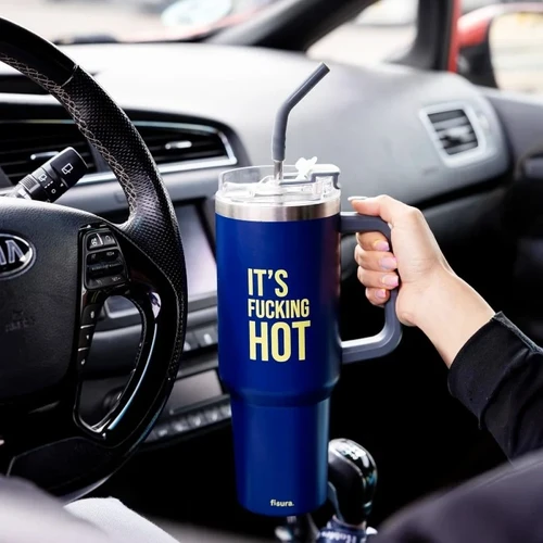 כוס תרמית ענקית עם קשית It’s Fucking Hot