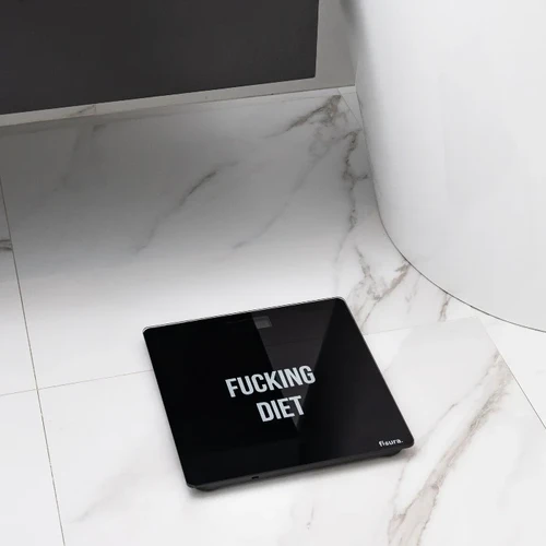 משקל אדם דיגיטלי עם תזכורת Fucking Diet