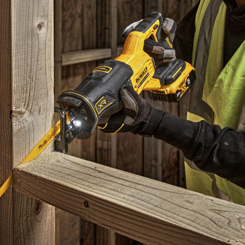מסור חרב נטען DEWALT 20V מבית דיוולט - גוף בלבד